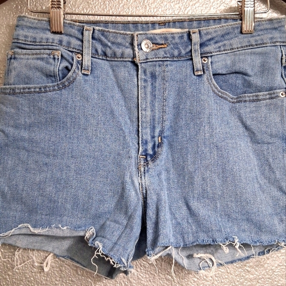 Levis 721 Hifh Rise Cut Off''s      Size 29 - Picture 1 of 5